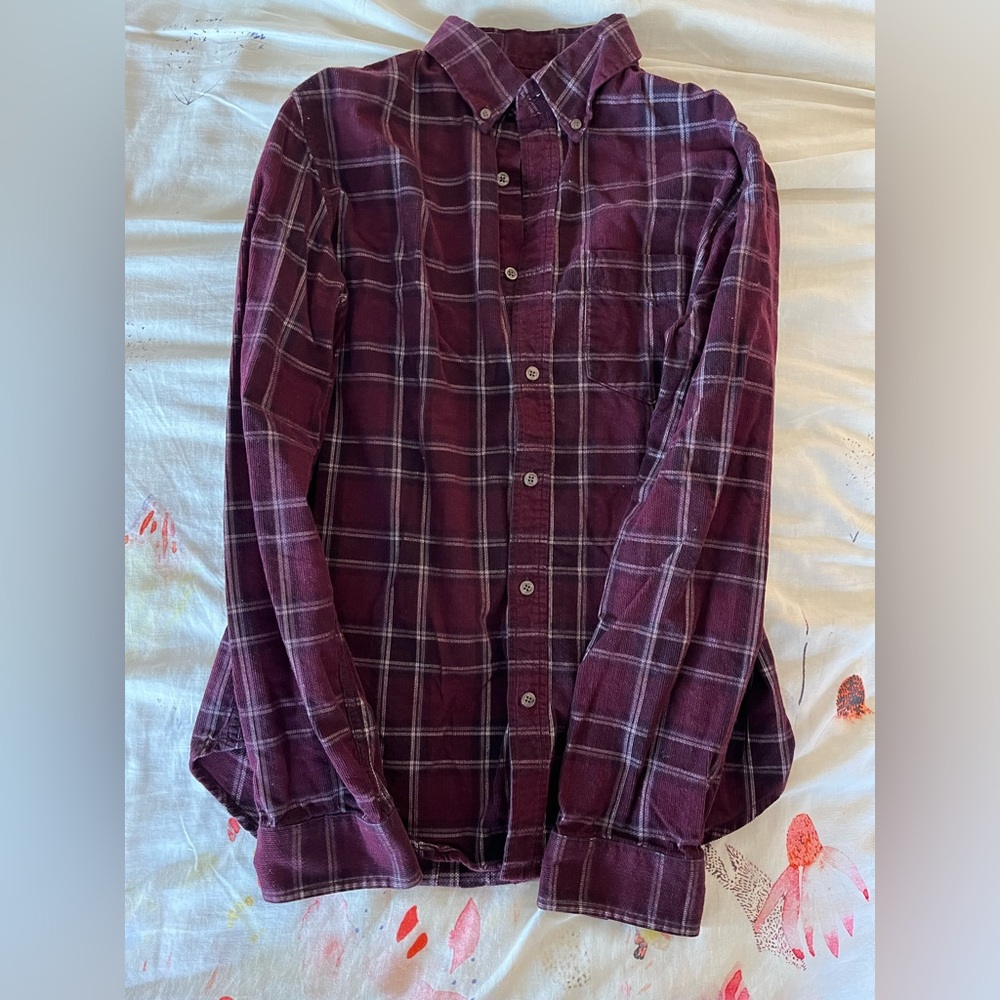 Ben Sherman men’s button down shirt. Soft flannel / corduroy material.